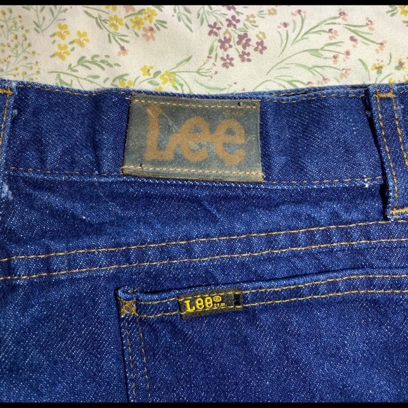 Vintage high waisted denim Lee shorts - Picture 5 of 8